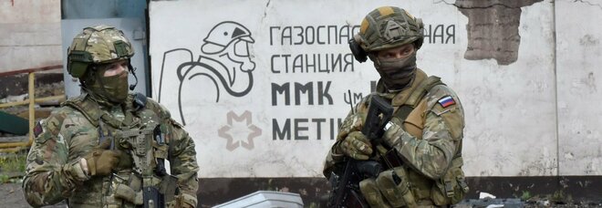 Dopo la presa di Mariupol la nuova strategia russa punta sul Donbass. Gb: «Comandanti sotto pressione»