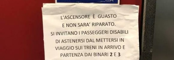 Torino, ascensore guasto in stazione. Il cartello choc: «Disabili, non prendete il treno»