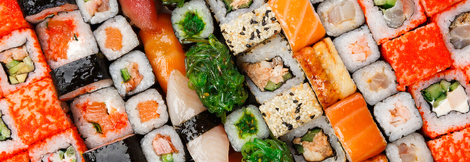 Ristorante offre sushi gratis a chi si chiama Salmone, in due giorni 150 persone cambiano nome