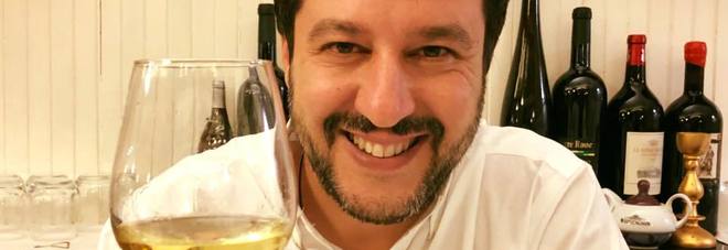 Salvini brinda ai "nemici" dopo la vittoria, Saviano risponde citando Gomorra