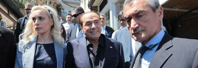 Berlusconi e Marta a pranzo a Marechiaro: «Sono un napoletano nato a Milano»