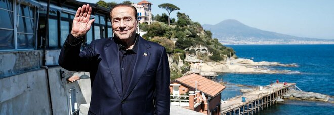 Berlusconi con Putin: «Kiev dica sì a Mosca». Ma poi fa retromarcia