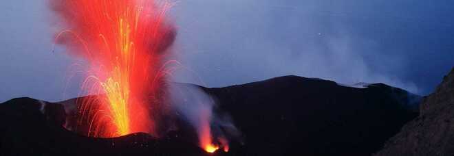 Stromboli, stretta sulle escursioni senza guida sul vulcano dopo le ultime eruzioni