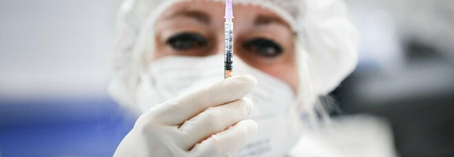 Vaccino, i dati Iss: «Efficace al 77% contro l'infezione, oltre il 90% contro le forme gravi»