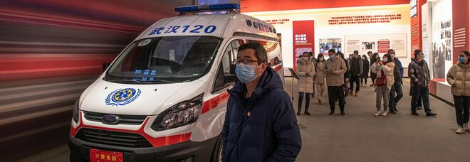 Pechino, tornano i focolai locali: mini-lockdown, test di massa e niente feste