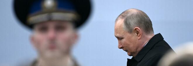«Putin malato, i tre segni che indicano la malattia»: dal respiro affannoso alla postura sospetta