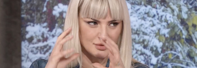 Arisa si scusa con Simona Ventura per l'accusa a X Factor: «Mi sono pentita». E piange per Vito Coppola
