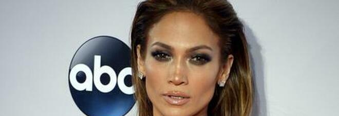 Chirurgia plastica del seno, cambiano i canoni: «Ora i modelli sono Belen, Salma Hayek e Jennifer Lopez»