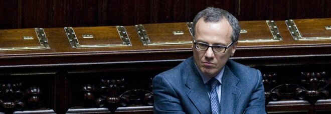 Elio Vito lascia Forza Italia e si dimette da deputato: era uno dei berlusconiani più affezionati al Cav