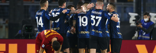 Roma travolta all'Olimpico, Mou perde 3-0 contro la "sua" Inter