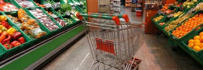 Muore mentre fa la spesa: Giulio trovato senza vita tra gli scaffali, choc al supermercato