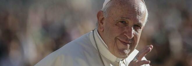 Papa Francesco, l'appello ai genitori di figli gay: «Mai condannare»