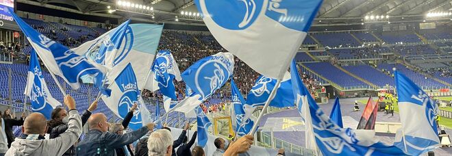 Lazio, il 'biglietto sospeso' per riempire lo stadio contro la Juve: «I tifosi ricchi pagheranno l'ingresso ai poveri»