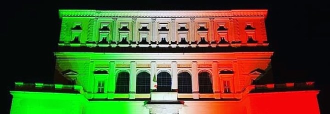 Caprarola sta con l'Italia: il tricolore illumina Palazzo Farnese
