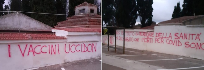 No vax, scritte choc al cimitero: «Il governo mente su Covid e morti, i vaccini uccidono»