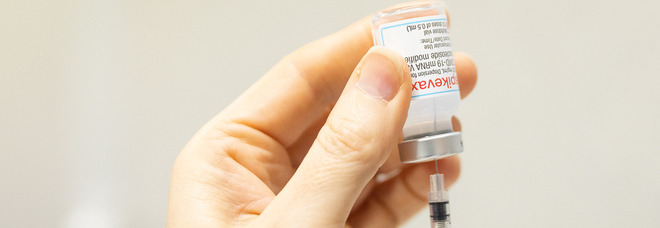 Vaccino, l'assalto dei no-vax: ieri record di somministrazioni, 77mila prime dosi