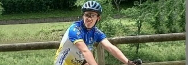 «Non vedo niente, è tutto nero»: Luciano morto a 15 anni mentre è in bici con il papà