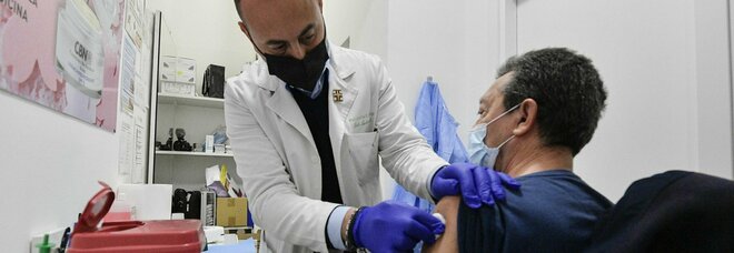 I vaccini hanno evitato almeno 22mila morti in Italia e 470mila in Europa: le analisi di Iss e Oms