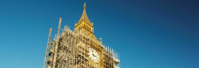 Londra, il Big Ben lascia tutti a bocca aperta: «Ha un colore completamente diverso»