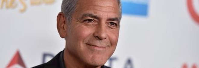 George Clooney si sfoga dopo l'incidente: «Ero a terra, pensavo di morire e le persone mi filmavano»