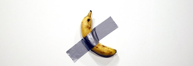 La banana attaccata al muro di Cattelan venduta a 120 mila dollari