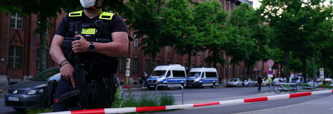 Attacco con un coltello su un treno in Germania: tre feriti. Arrestato un 27enne arabo