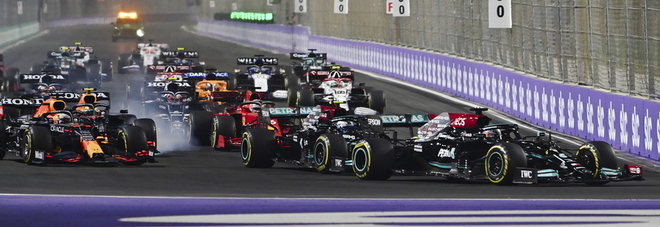 F1, pagelle del GP Arabia Saudita: Hamilton vince di prepotenza davanti a Verstappen. Ferrari male