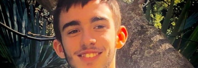 Incidente e tragedia in moto: Luca muore a 18 anni sotto gli occhi del papà e degli amici