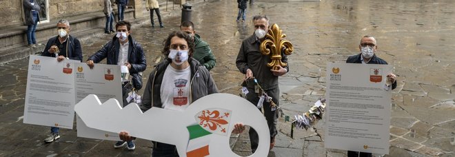 Virus, in Toscana 38 nuovi casi: mai così pochi dall'8 marzo. Da domani mascherine e guanti sui bus