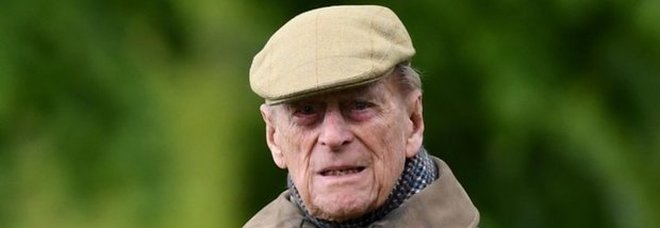 Principe Filippo, 98 anni, dimesso dall'ospedale: come il marito della Regina Elisabetta