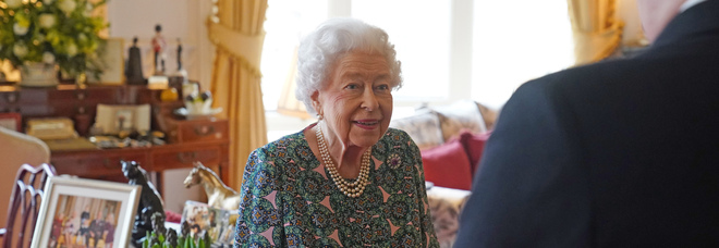 La regina Elisabetta guarita dal Covid, ma non tornerà più a Buckingham Palace