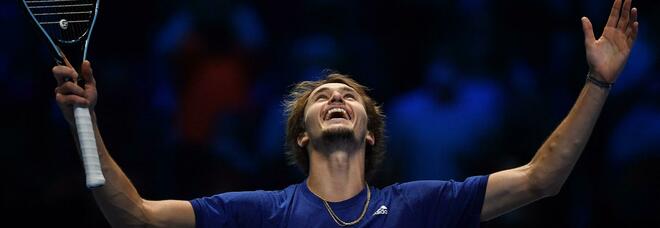 Zverev trionfa alle Atp Finals, battuto in due set Medvedev. Il tennista tedesco: «Amo Torino e l'Italia»