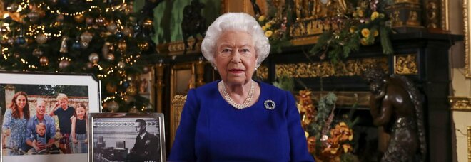 La regina Elisabetta, 94 anni, torna al lavoro dopo lo stop per la pandemia: ospiterà Biden a Buckingham Palace