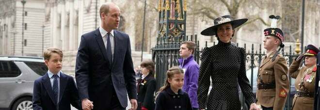 La principessa Charlotte alla messa per il bisnonno Filippo: il piccolo tributo deciso da mamma Kate Middleton