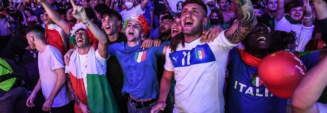 Regole saltate per 48 ore dopo la vittoria dell'Italia. «Basta, o torna il coprifuoco»