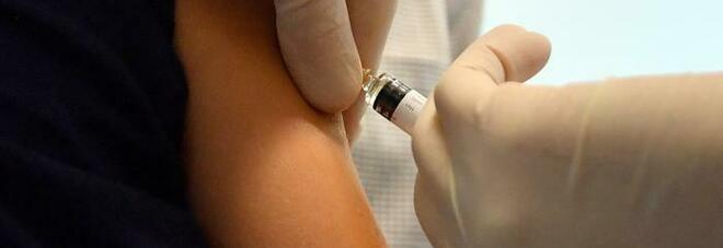 Vaccino Covid, due eventi avversi su tre potrebbero essere dovuti all'effetto placebo