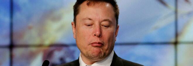 Twitter, Elon Musk: «L'accordo per l'acquisto è sospeso». E il titolo crolla in Borsa