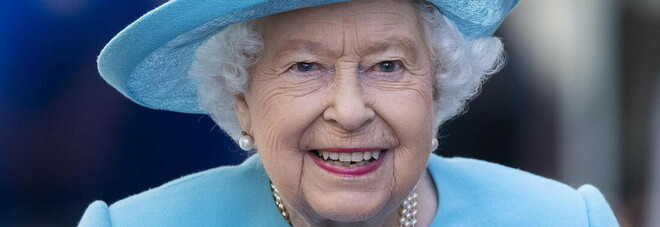 L'account Facebook “segreto” della regina Elisabetta: parte il toto pseudonimo