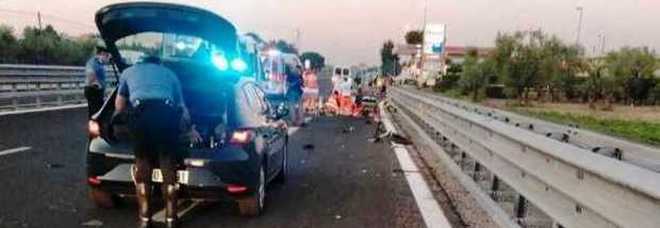 Tre ragazzi sulla bici elettrica travolti e uccisi da un furgone ad Andria: avevano 17, 18 e 19 anni. Tornavano da una serata con amici