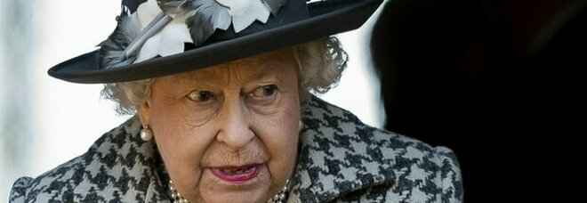 La regina Elisabetta torna in pubblico: il periodo di riposo è terminato