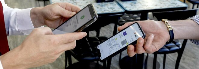 Green pass falsi venduti a 100 euro su Telegram: perquisizioni in tutta Italia