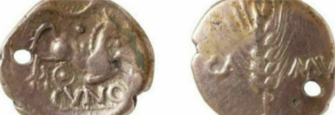 Camelot, trovata moneta-ciondolo d'oro del periodo dei cavalieri della tavola rotonda I segreti dell'asso del metal detector