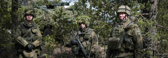 Finlandia nella Nato, il presidente chiama Putin Mosca: un errore abbandonare la neutralità