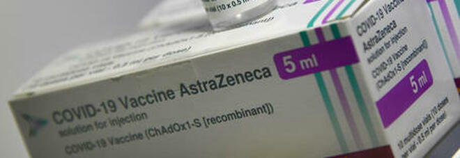 Vaccino anti Covid, trovata la causa dei coaguli di sangue con Astrazeneca