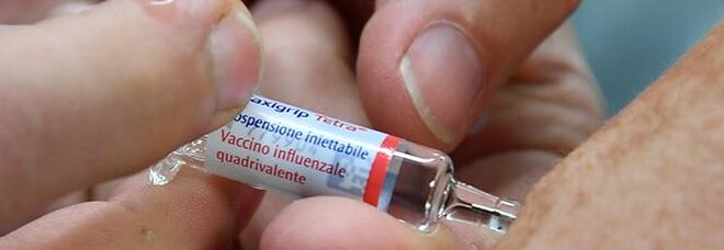 Vaccini, all'Italia un milione di dosi Pfizer in più. OK a Moderna per ragazzi