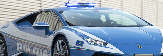 Polizia in Lamborghini a 230 km/h: da Padova a Roma per trasportare un rene (e salvare una vita)