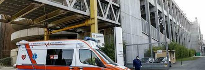 Milano, preparativi per riapertura ospedale in Fiera. Fontana: «Niente allarmismi»