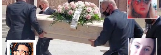 Madre e figlia uccise da Alessandro Maja: le bare firmate da tutti i presenti al funerale