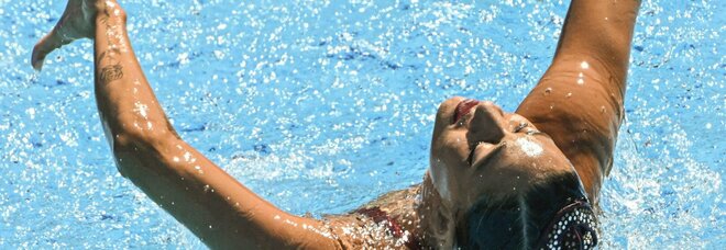 Anita Alvarez, paura ai Mondiali di nuoto: sviene durante la gara e finisce sul fondo della piscina. Salvata dall'allenatrice
