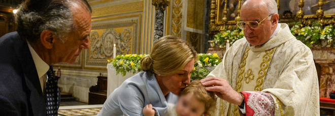 Ferdinando Brachetti Peretti e Nicole Junkermann, battesimo in Vaticano per la piccola Vita